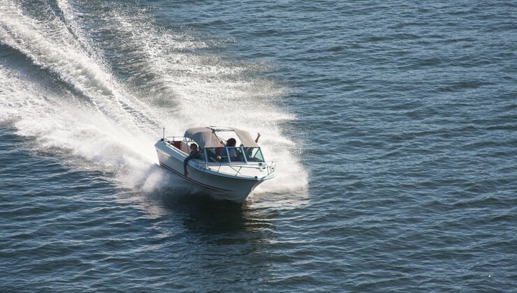 speedboat-271768_1920.jpg